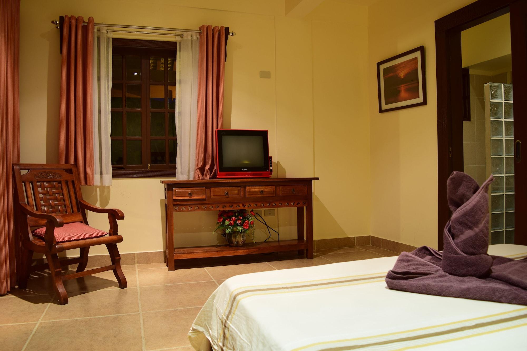 Tribal Hills Mountain Resort Puerto Galera Exterior foto